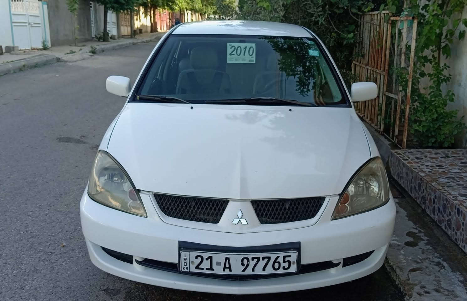 لانسەر 2010

تۆماتیک و مەکینەگەوەرەیە

گیڕومەکینەی بەشەرت 

کارەبای هەموو گیانی ئیشەکات

تەقەوڕەقەی بەشەرت مەرجی تازەیە

تەبریتی بەشەرت

ڕەقەمی هەشت مانگی ماوەبەسەربچیت

سێ پارچەی بۆیاخە بێ ناوگرتن

تەحویلو غەرامەی بەشەرت
سەیارەی ماڵ خۆمەهی مەعرەزنیە

ناونیشان هەڵەبجەی شەهید

***********
