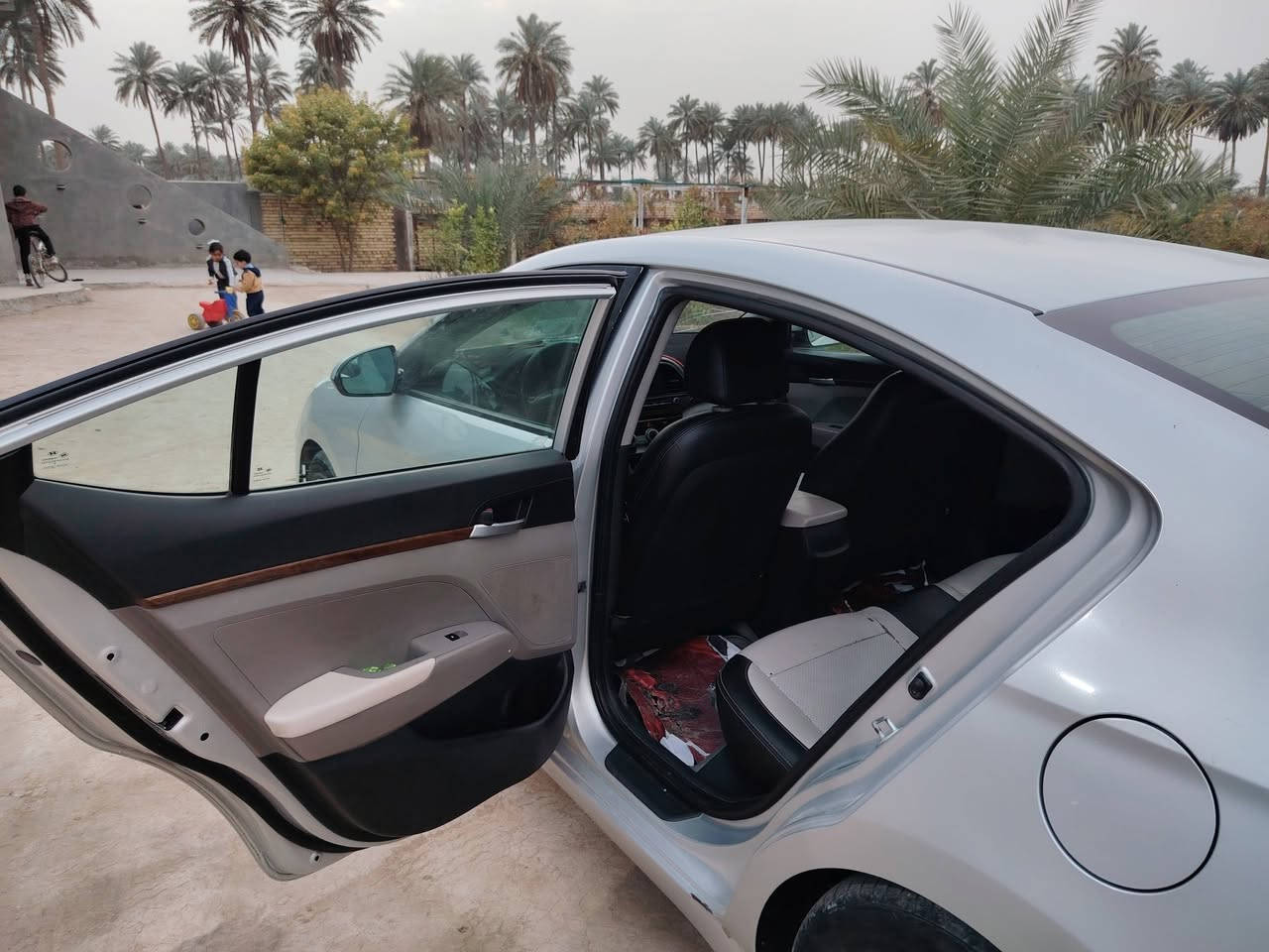 سلامه عليكم النتره البيع 2019مواصفات عميه تحويل باشر رقم بغداد المكان بغداد *********** /***********
