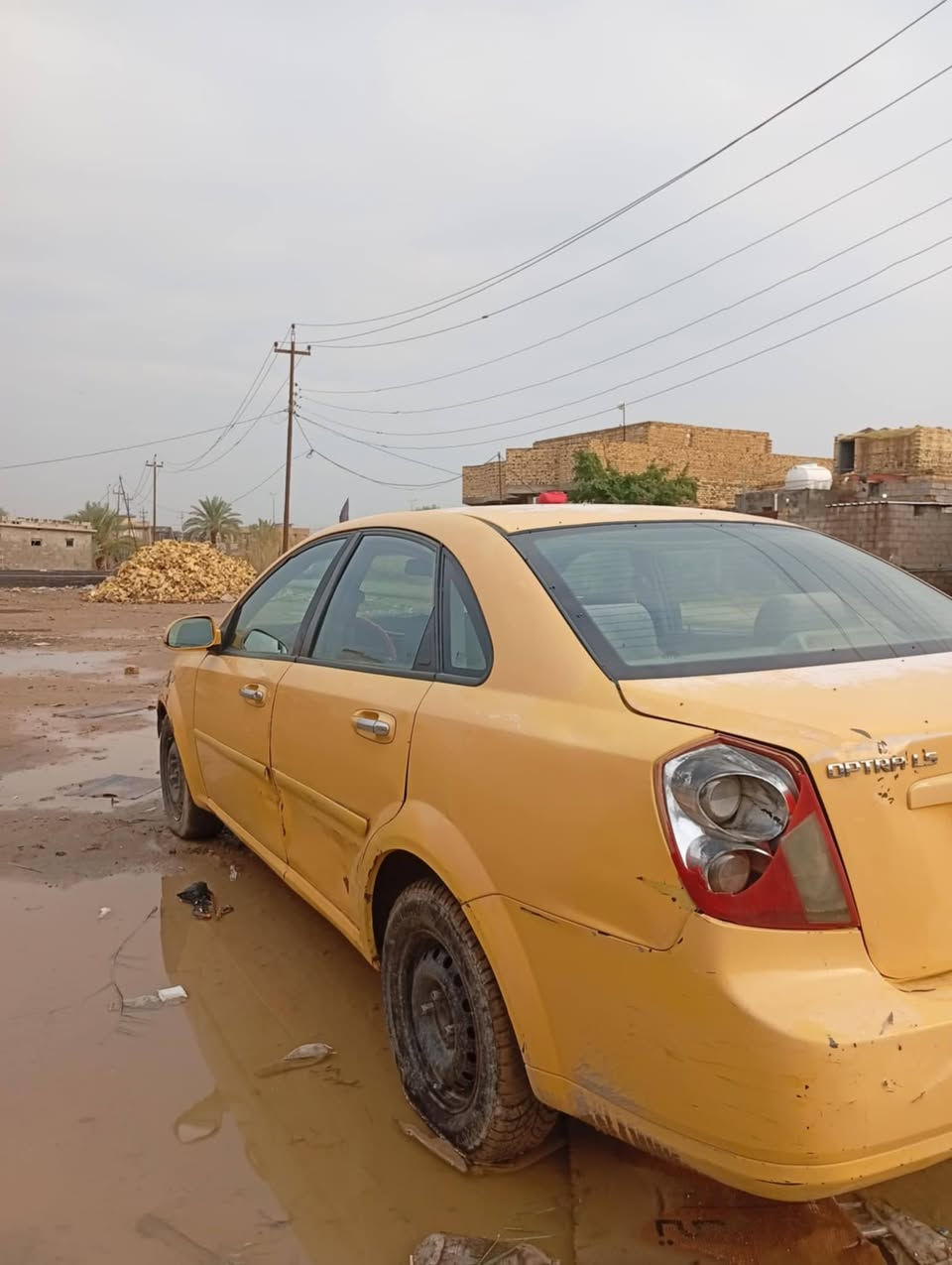 اوبترا تكسي ٢٠١٢ اوتوماتيك مطلوبه للمصرف وصاحبها جاي يسدد ويسوي وكاله السعر ٤٠ورقه وبيها مجال الشراي بالخاص او يتصل ***********
