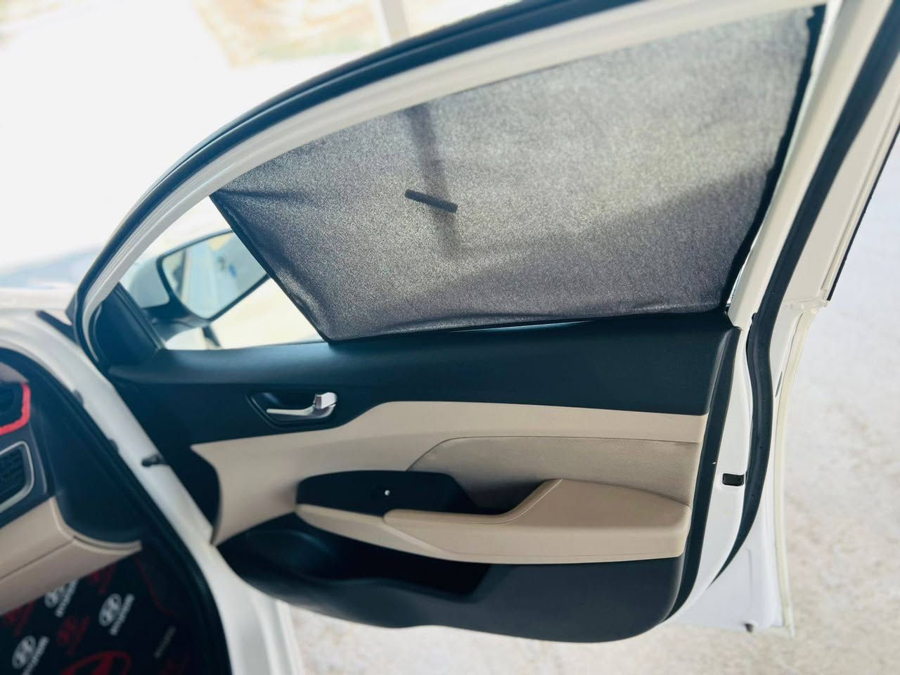 اكسنت مديل 2020  خليجي  
رقم ذي قار حره 
كفاله عامه 
فوال موصفات
تحكم ستيرن جهتين 
شاشه 
كامره دواره 
تبريد قطعتين 
اشاير بل مرايه 
ويل كب 5 
حساس ابواب 
حساس بنيد 
فتحه بل قماره 
مكينه 1600 
سعر 135 وبيه مجال 
***********
