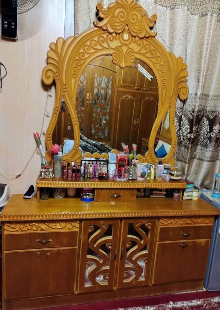 السلام عليكم 
غرفة للبيع 
سعر 950
رقم  ***********
التواصل فيس واتساب
