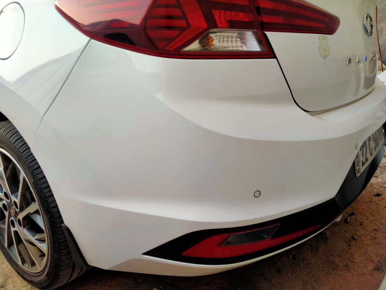 السلام عليكم هونداي النترا للبيع موديل 19شكل20 المواصفات فول 1/1 السياره مكفوله ماعدى شخط بالجاملغ والباب ومسحوب كرت وبيها حالوب خفيف والباقي كفاله السياره حلوه أحله من الصور رقم شمالي الجديد انكليزي وسنويه جديده هزه جديده لغاية 2030 بسمي حصرآ السياره جاهزه من كل النواحي 
السعر 155وبيه مجال
للاستفسار *********** Singapore
