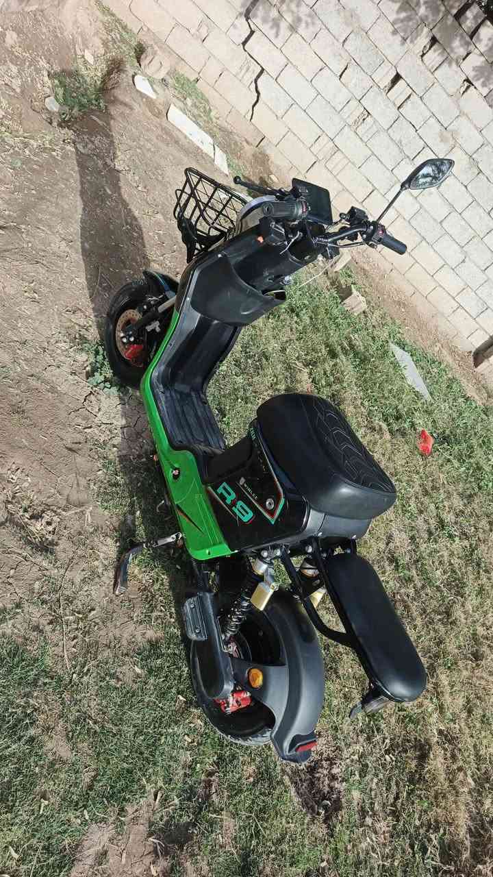 السلام عليكم 
دراجه شحن R9 
كلش نظيف استخدم قليل كلش 
5بطاريات 
بيه بك 
فول موصفات 
بابل محاويل 
***********
