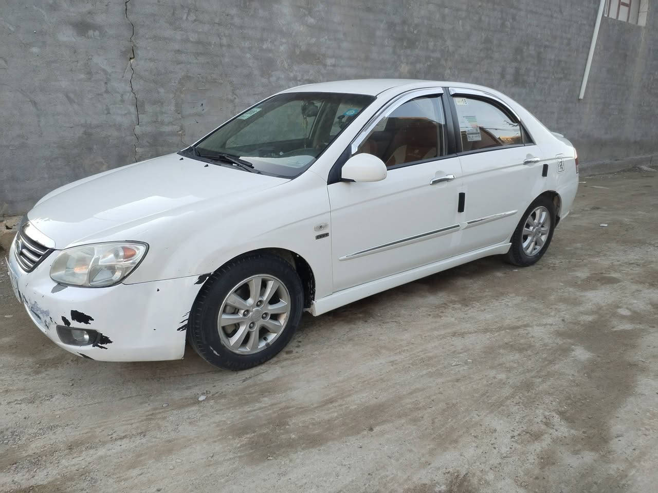 السلام عليكم 

للبيع سيراتو 2008 رقم انبار بسمي بيها صبغ جاملغ خلفي السعر 70$  مكان السيارة الانبار فلوجه 

***********
