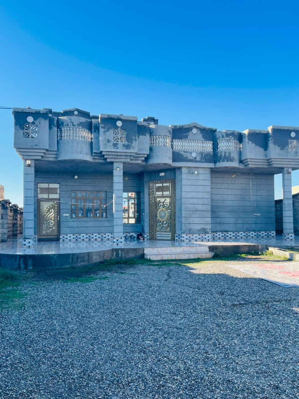 ‼️(مكلف بالنشر) ‼️

السلام عليكم بيت للبيع على الشارع العام قرية شكراً مساحة البيت 300م
يتضمن البيت 3 غرف نوم + ربعه واستقبال + موزع ومطبخ . كما ايضا يحتوي على صحيات خارجيه وداخليه + مخزن خارجي . كامل مكمل مواصفات فول الفول السعر 105 وبي مجال ويرهم مراوس ابيت في الشرقاط ..؟؟ 
الاتصال على الاقام التاليه 

***********

***********
