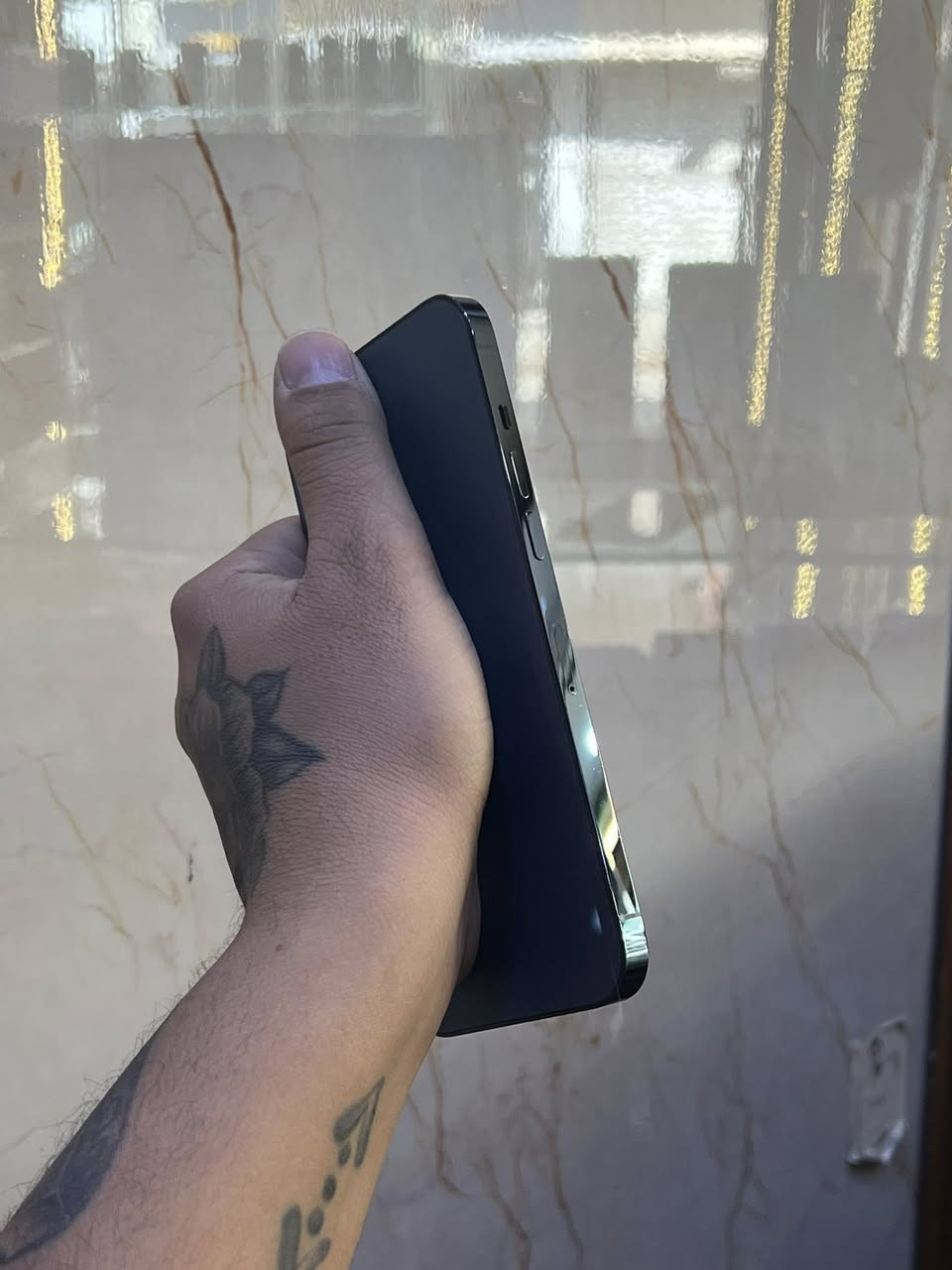 يفون 12promax
ذاكرته 256 
عربي شرق اوسطً
نضافته 95/100
جهاز بوضع سليم مبي اي نقص 
فقط جانت بطاريه 76 وبدلته وكاله 100 
سعره 500,000 
عنواني بغداد ***********
