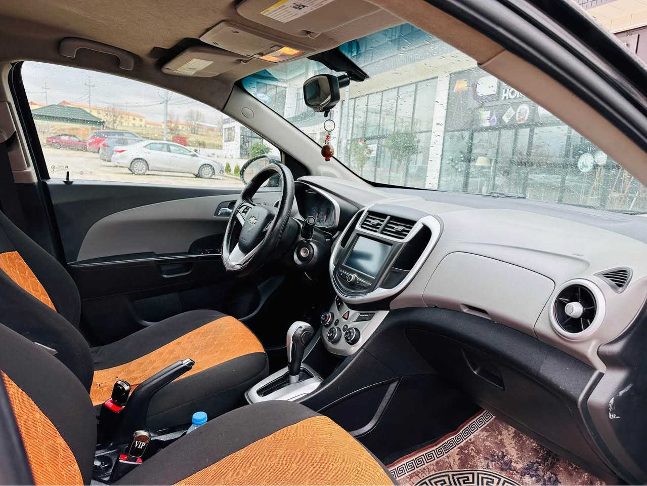 شۆفرلێت سۆنیک sonic 2017
ڕەنگی ڕەش دەبڵ گێڕ عادی و ئۆتۆماتیک تعدیل سورعە شاشە و کامێرا سوکان ڤۆلێۆم سوکان کارەبایی ئاوێنە کارەبا 
ڕەقەم سلێمانی تا ٢٠٣٠ تازەیە بە ناوی خۆمەوەیە 
دوو پارچەی بۆیاخە 
شوێن : سلێمانی
سعری ٧٤ وەرەقە و معامەلە  
***********
*********** السليمانية, العراق
