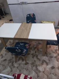 ميز طعام للبيع يتكبر ويتزغر مع ٣ كراسي سعره ١٠٠ الف المكان بغداد / الش...