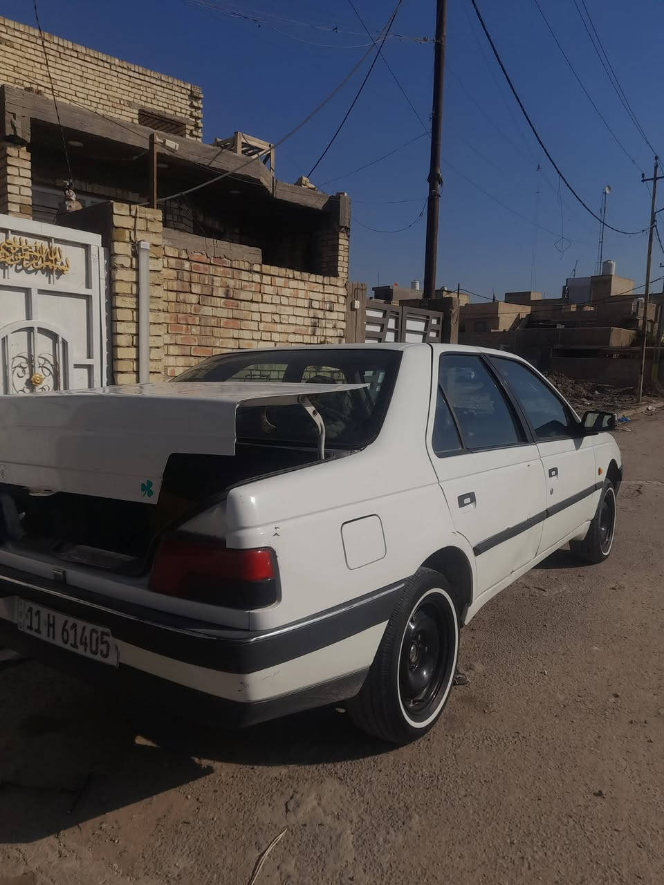 بيجو GLX موديل 2009 رقم بغداد
كير و مكينة جاهزات 

تخم تايرات جواه 

تبريد شغال 

غرفته مدوشمه كامله 

بيه فقط طخه باب خلفي الايمن و قبق جنطه 

لا تبديل و لا ضربة 

مكاني النجف / السعر 40 وبيه مجال / ترهم مراوس 

***********
