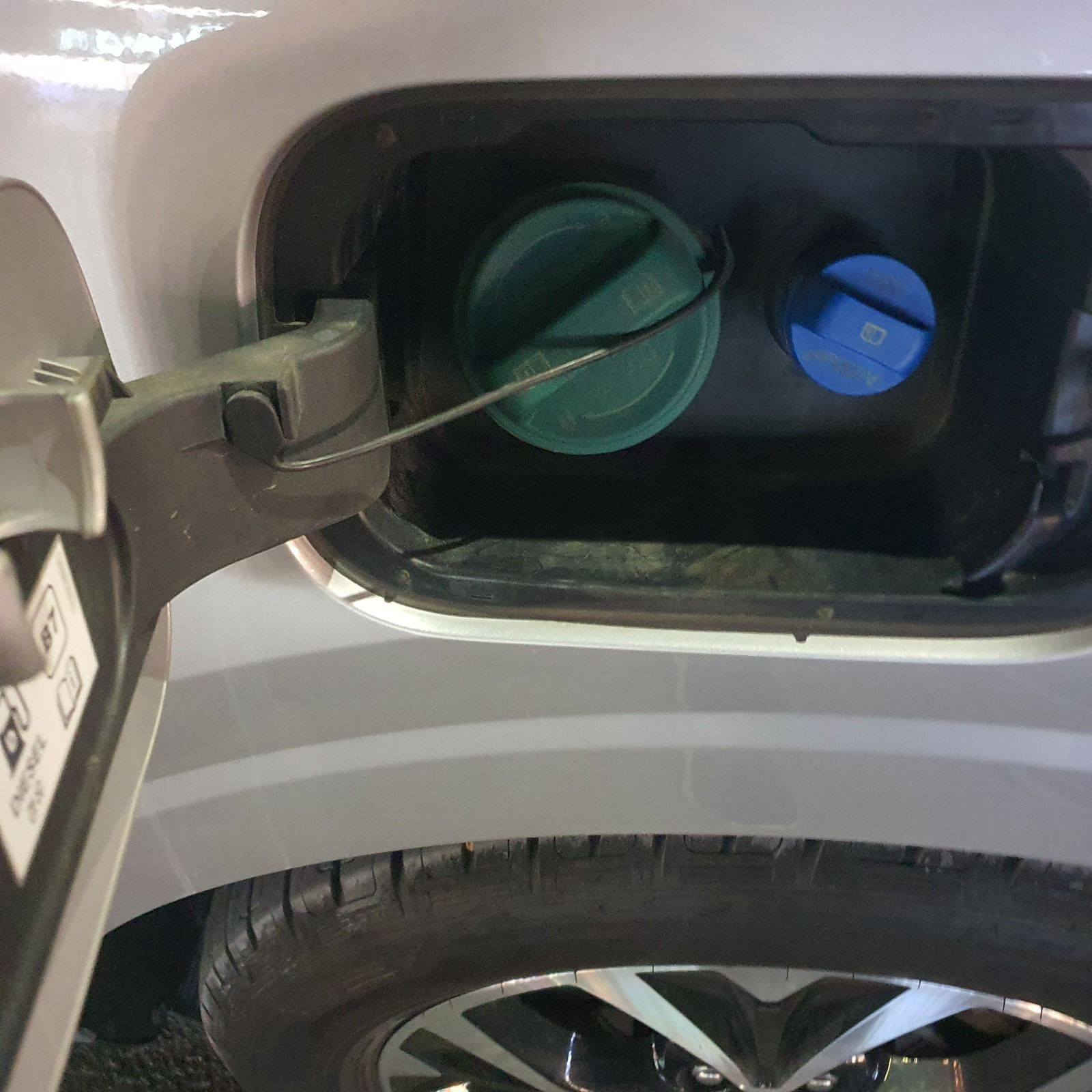 سلام عليكم " كيا كرنفال موديل 2021 
1- فئه الـ LX وارد كوري 
2- كلين تايتل لون سلفر 
3- محرك 4 سلندر 2.2D كاز نظام دبلو 
4- كير اوتماتيك 7 نمر 
5- عدد المقاعد 11 " جلد بيجي واسود
6- دخول أبواب ذكي 
7- تشغيل عن بعد 
7- تدفئه تبريد كشنات 
8- كامره خلفي 
9- شاشه كبيره 
10- رادار
11- تحديد مسار
12- تحكم ستيرن جهتين 
13- تبريد قطعتين 
السياره كفاله عامه ماعدة المكينه غير مكفوله السياره تعمل وتسير ابيع مكينه كايمه على وضعها للأستفسار اكثر او الاتصال على هذا رقم " *********** 
السعر 210 وبيها مجال للطيبين ، العنوان البصره ابو الخصيب مقابيل صناعيه حمدان
