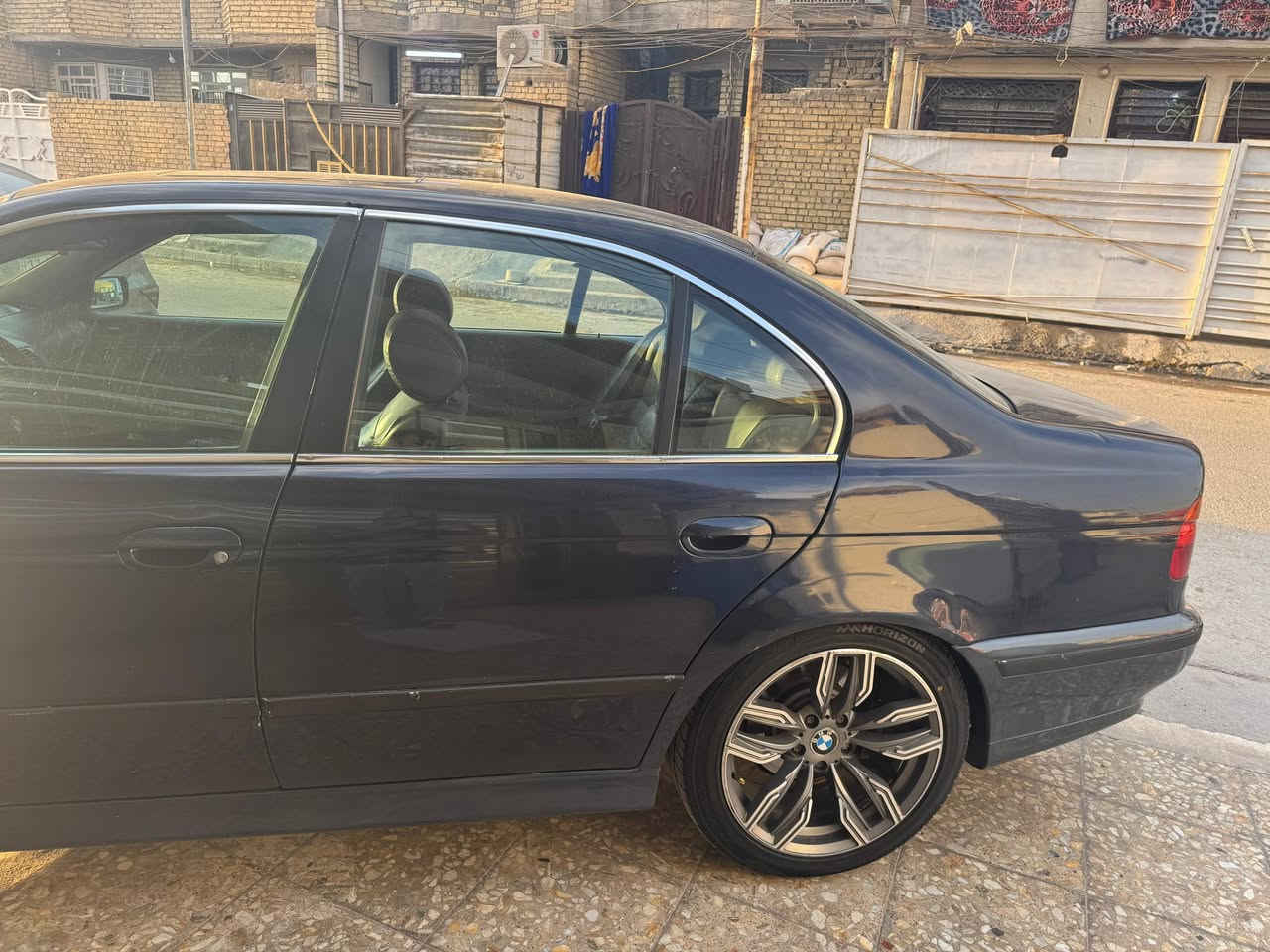 السلام عليكم جمعة مباركة عليكم 
للبيع موديل 1996 تك فانوص 28 جاهزة من كلشي تخم تاير باتري حدادية تبريد تدفئة كهربائيات كلها شغاله فتحه بالقمارة السيارة متعوب عليها تجي وتشوف بعينك مكانها البياع تقاطع درويش حي التراث  سعرها 80 وبيها مجال للطيبين 
للاستفسار الاتصال بالرقم ***********
