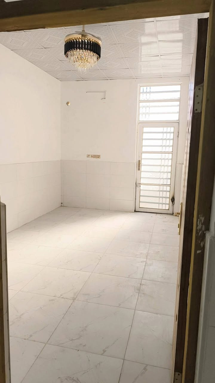 بيت زراعي    نهايه شارع الصب مقابيل مياه العتبه سند٢٥     ١٠٠ متر 
طابق واحد 
ماي   كهرباء   مدارس  سوك كلشي يمه قريب
حمام خارجي حمام داخلي
مطبخ 
صاله
استقبال
غرفه نوم
بيع مستعجل
السعر٢٩ بي مجال
للستفسار***********
