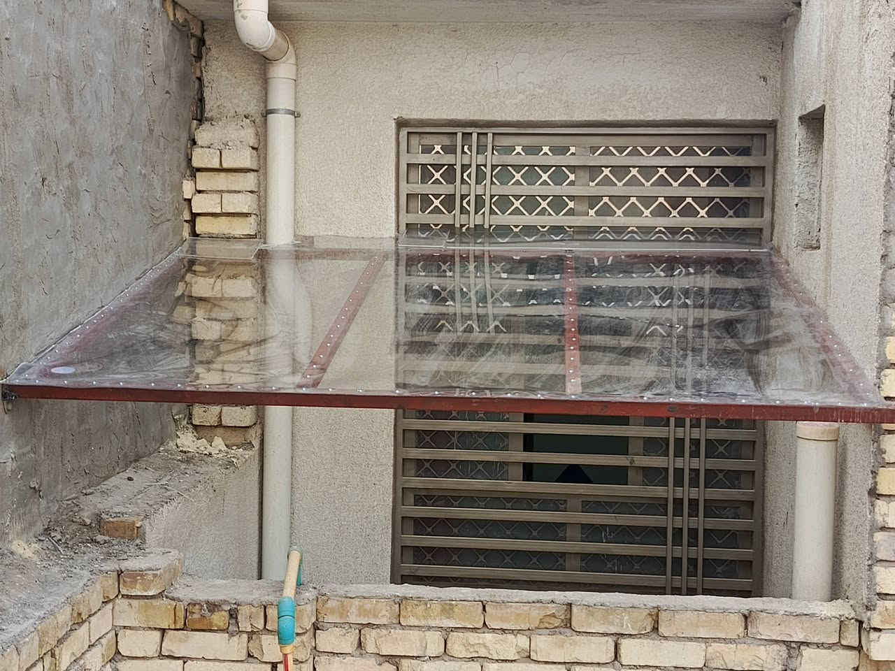 بسم الله الرحمن الرحيم 
السلام عليكم حداد متجول 
باب شباك  سندويج بنل 
تقفيل اصطوح حسب اطلب وسقف الامناور  محجرات درج حديد خارجي سقايف  تصليح بيبان نرمايد وكل ما يخص الحداده  راسلونا خاص اواتصل ع رقم 
***********
