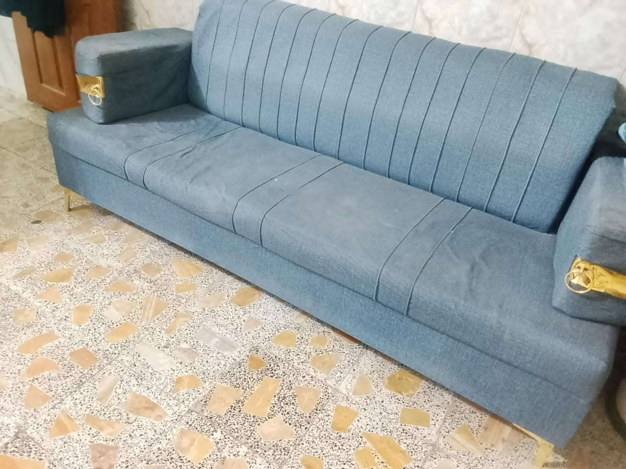 السلام عليكم ديوان مستعمل وبلازمه حجم 32 للبيع السعر جدآ مناسب


**إذا كنت صاحب هذا الإعلان وتريد حذفه لأي سبب، رجاءا أرسل رسالة إلى الدعم الفني**