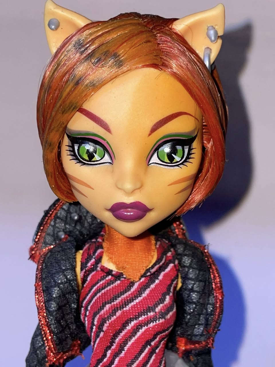 متوفر للمزاد لعابة مونستر هاي شخصية تورالاي سترايب (Toralei Stripe) الاصدار الاولي اصدار 2012، القطعة نادرة صعب تتحصل وبحالة مناسبه موضح كلشي بالصور. مغسولة يدوياً شعرها نظيف خالي بالكامل من الصمغ. يجي وياها ستاند، اعرف هواي رح يريدوها وما اعرف بشكد ابيعها فا رح اعرضها مزاد وابيعها اعلى سعر. متوفر توصيل كامل العراق.

ملاحظة : كاملة بالكامل مع الجنطة


**إذا كنت صاحب هذا الإعلان وتريد حذفه لأي سبب، رجاءا أرسل رسالة إلى الدعم الفني**