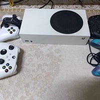 اكس بوكس سيريس اس • بلا عيب • ٤ كنترولر