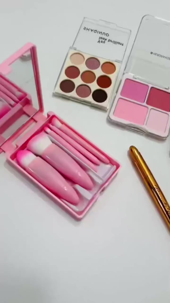 💄✨ عرض المكياج المتكامل ✨💄
كل اللي تحتاجيه بإطلالة وحدة كاملة ومرتبة 💕

📦 محتويات العرض:

🎨 Pallete Your Look Brilliant Shadow
مجموعة ألوان ظلال متنوعة (مات + لمعة)
ألوان دافئة تناسب كل الإطلالات اليومية والمسائية ✨

🌸 Blusher Palette
درجات بلاشر ناعمة تعطي خدود وردية طبيعية ولمسة حيوية 💗

💋 Lip Tint
ألوان ثابتة وخفيفة على الشفايف
تعطي لون طبيعي يدوم لفترة حلوة 💄

✨ Sheglam Pressed Powder
بودرة مضغوطة لتثبيت المكياج وتنعيم البشرة
تقلل اللمعان وتعطي فينيش مرتب 🤍

🤍 Sheglam Complexion Foundation
فاونديشن بتغطية متوسطة قابلة للبناء
يوحد لون البشرة ويعطي مظهر ناعم وطبيعي ✨

👁 Mascara
تكثف وتطول الرموش وتبرز شكل العين 👀💖

✨ Primer Balls Serum
سيروم برايمر بكرات ملونة
يرطب البشرة ويهيئها قبل المكياج حتى يثبت أطول 💫

🖌 Set of Brushes
مجموعة فرش ناعمة وأساسية لتطبيق المكياج بسهولة واحتراف ✨

—

عرض متكامل يخلي إطلالتج كاملة من الألف للياء 💕

🌟🌟🌟🌟🌟🌟🌟🌟
للحجز لا تترددوا بمراسلتنا."😍💜
التوصيل بغداد والمحافظات💜🚕🚕

"جربها مرّة، وبتصير من اختياراتك الدائمة 💯
نقدّم لك الأفضل.. لأنك تستحق الجودة بدون مجازفة ✅"
#لايك #فولو #اكسبلور #انستقرام #تصويري #تصوير #عشق #حب #اغاني_زمان #اغاني_قديمة #اغاني_التسعينات #اغاني_لبنانية #اغاني_عراقية #حفلات #فيديو_كليب #اغاني #موسيقى #هدايا #موسيقي #اغاني_خليجية #اغاني_مصرية #طرب #مشاعر #تصميمي #لحن #غناء #قديم #جديد #الزمن_الجميل


**إذا كنت صاحب هذا الإعلان وتريد حذفه لأي سبب، رجاءا أرسل رسالة إلى الدعم الفني**