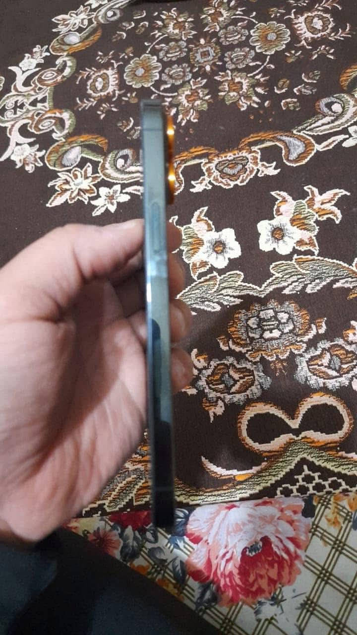 السلام عليكم آيفون 13برو ماكس ذاكره 256 بطاريه٨٣ لون زيتوني المرغوب جهاز ممفتوح ابد ولا طاب صيانه ابد تجي تفحص وين متريد مكاني الدوره ،،، *********** السعر 750وبي مجال
