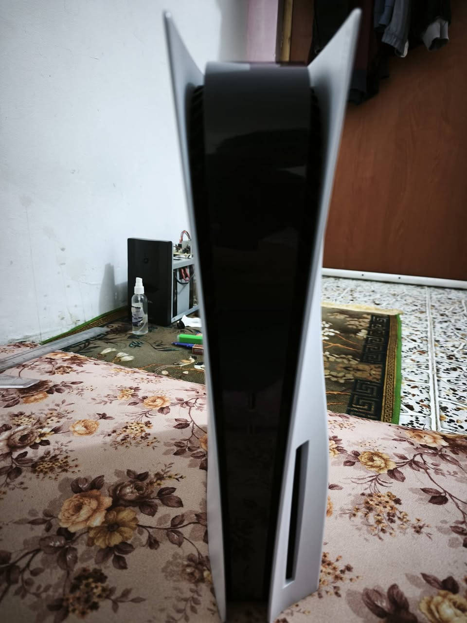 بلي فايف (مهكر) أفضل تهكيرة يوتيوب مع العاب جهاز لوك ستيكر ممفتوح نظيف يجي وياه كارتونته وجويستك وكيبلاته الأصلية مع ملحقات مروحة تبريد وسماعة كيمنك

لتفاصيل أكثر عن السعر وجهاز تواصل واتساب 
***********
