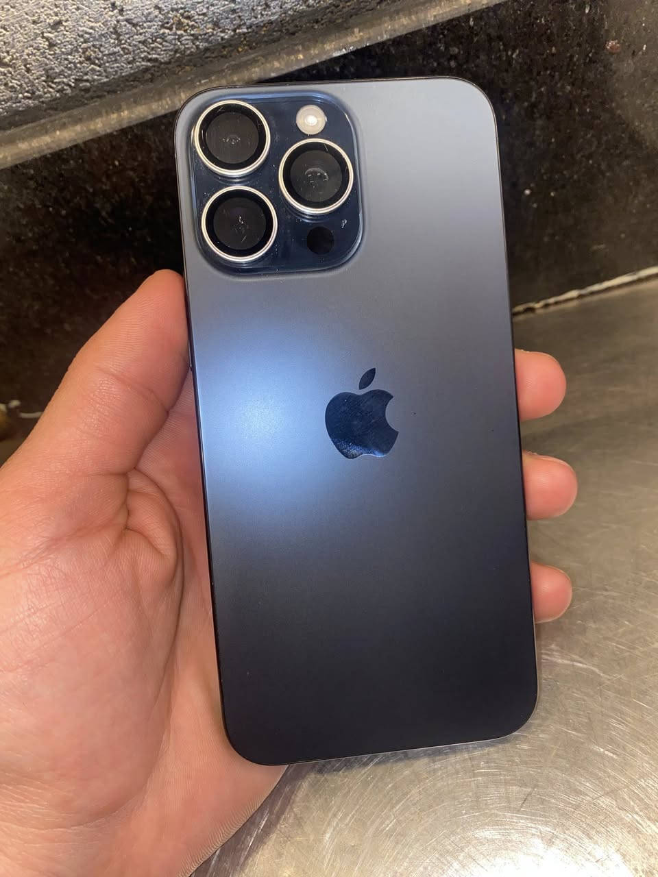 للبيع
15 بروماكس 
ذاكره 256
بطاريه 87
لون نيلي
جهاز مكفول من صيانه شخط مابي 
نضافه 100/100
شرط ماستر طك كارتون
سعر مليون 200 وبي مجال بسيط
وهذا رقمي متواجد واتساب
***********
