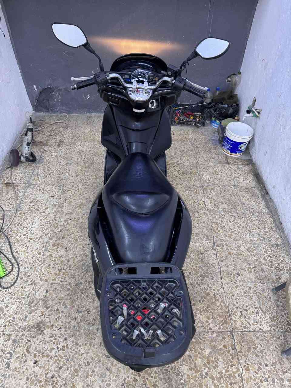 سلام عليكم PCX جيل اول ياباني JF
عله وضع الشركه بعدهة حته كتلوكاتهة وياها 
كفاله كفر ومكينه بلادي شخط واحد مابيهة 
ستان حساس ☑️ 
حساس زدحام ☑️ منفيسهة وياها ☑️ 
شرط المكينه متسمع صوتهة جيب فيتر وتعال افحص ابيعلك من باب البيت السعر12 وبيه مجال مكاني الامين الثانيه رقمي *********** ماسنجر ممتواجد
