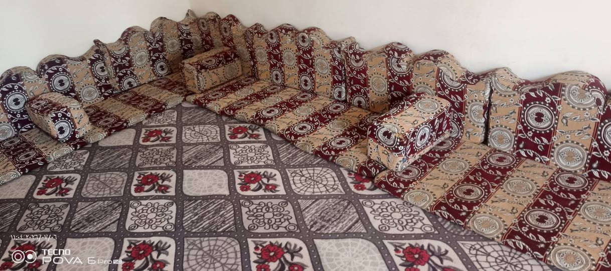 سلام عليكم جلس البيع السعره ٣٠٠ وبي مجال  رقم الهاتف ***********
