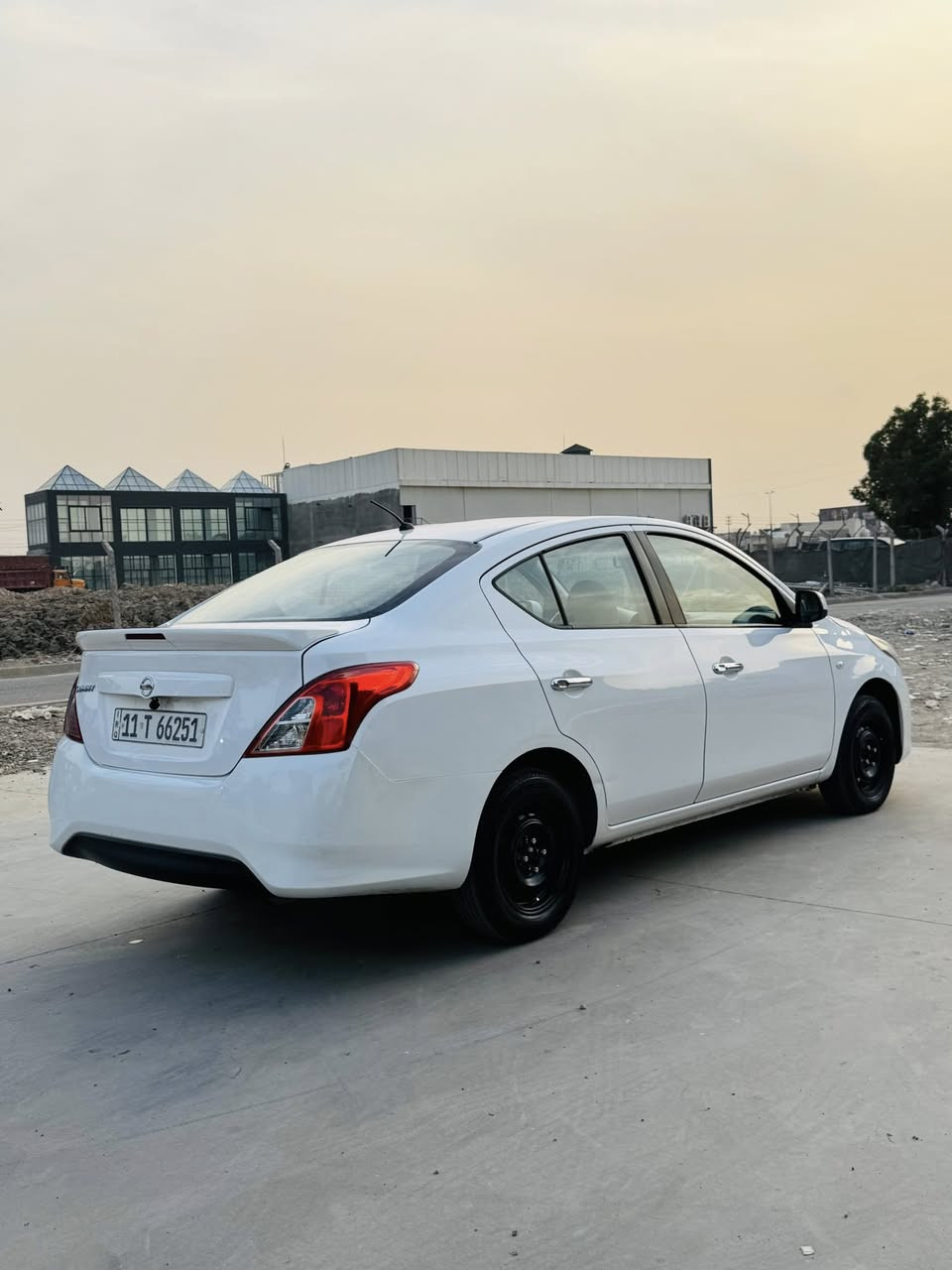 للبيع نيسان سني هندي
مديل 2018 / ماشية  127km
سيارة نضيفه جداً على وضع الشركة 
كامرة و شاشة دبل سويج و بروجكترات و تحكم ستيرن دواخل السياره و المقصوره جديدة 
حدادية و مكينة و كير مكفول ✔️
السونار مرفق مع المنشور  🧾
رقم بغداد دولي بأسمي سنويه للـ2030 هزة جديد
السعر 108 وبيها مجال بسيط
العنوان سيدية📍
للتواصل ‏📞 
***********
‭***********
