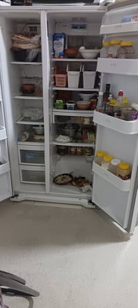 للبيع ثلاجه بحاله جيده للتواصل 07778826114