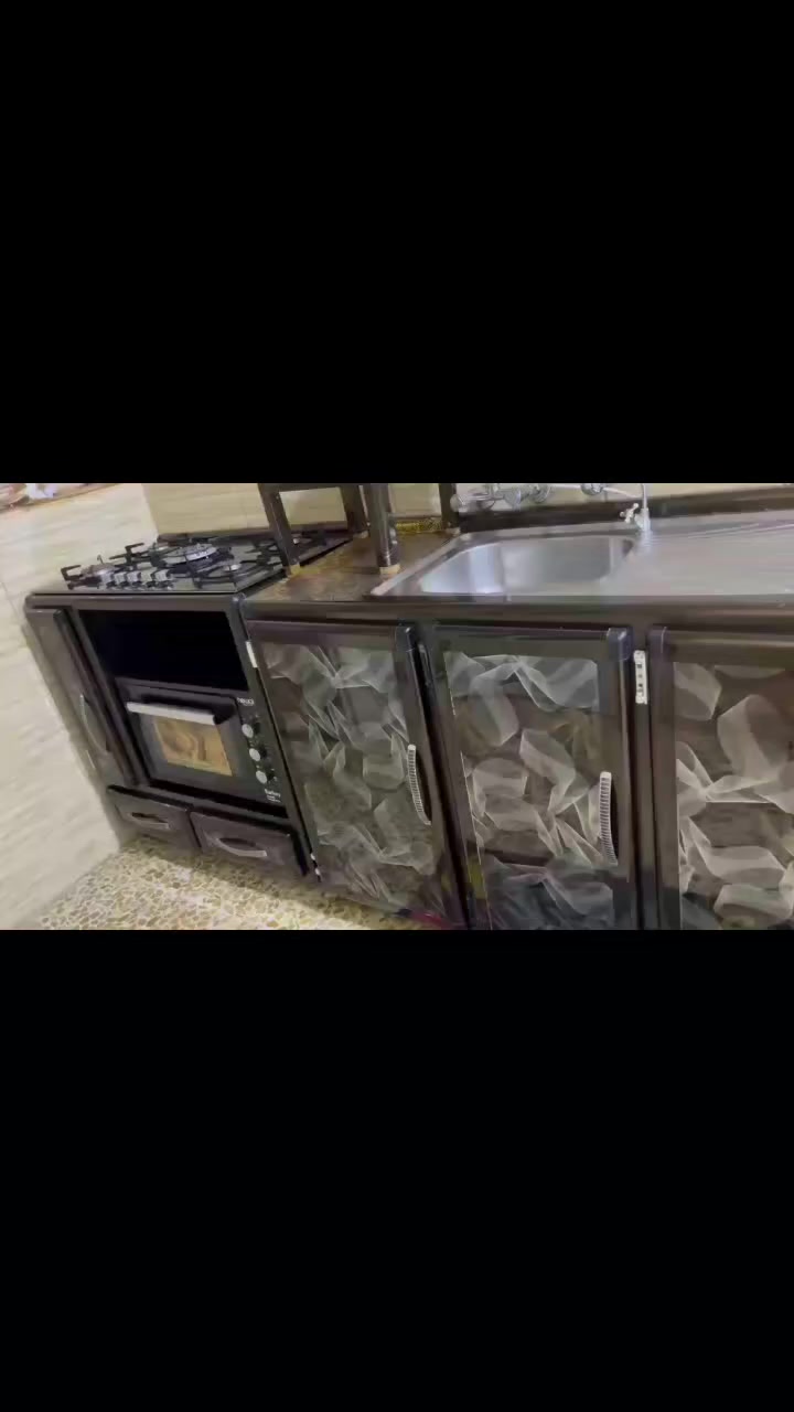 السلام وعليكم اغراض منزل للبيع مستعملين شي قليل
1/ غرفه نوم خشب صاج عراقي ثقيل سعرها 750 وبيها مجال شي قليل 
2/كاونتر مع طباخ حيل نضيف سعرو 300وبي مجال
3/طخم ديوان مع الطبلات والفرشات كامل 250 وبي مجال 
4/ وتخت اطفال 20 وبي مجال الاستفسار على الهاتف ***********
