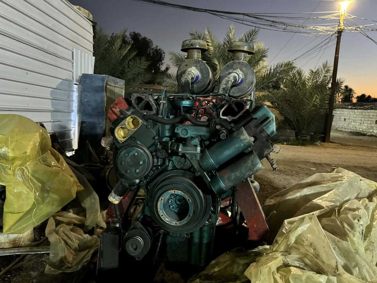 دايو حجم 8
فاره يطق
راس توليد350k 
معا الراديتر 
مختصر أبيعك مكينه كايمه
 مكانها بغداد ابو غريب عكركوف
السعر ٤٥$
***********
