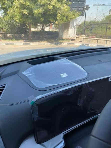 سورنتو 25 زيرو خليجي ضمان الدولية 
فول مواصفات عدا البنوراما

مقاعد جلد (( تبريد وتدفئة )) 

داتاشو 
اربع كامرات محيطية
رادارات محيطية
تحريك الي بريمونت 
ويل حجم 20
محرك 6 سلندر كير ماوس 
شاشة بلي كار متصله ( نفيكيشن )
مقاعد كهرباء  
شحن وايرليس للتلفون
اوتو هولد 
درايف مود 
مانع انزلاق
مساعد انحدار
هندبريك بصمة
جنطة كهرباء
بردات ابواب خلفية
ثلاث قطع تبريد
سبعة راكب
شاشة متغيرة لعرض العداد 
انارة داخلية محيطية ليزرية متغيرة 
السيارة فول مواصفات عدا البنوراما 

السعر  53 مليون مرقم بغداد 

السيارة ضمان الدولية 5 سنوات 
اربع تبديلات دهن مجانا
سنة صيانة مجانا
***********
