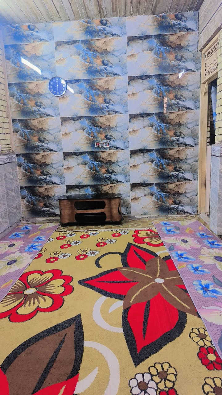 اسلام عليكم دار للبيع زراعي المساحه 100 /20/5 الكماليه المعوقين يم المدارس خدمات كامله  البيت نقص بياض وكاشه الصاله ولستقبال الغرفه كامله بيت شغله درجه اوله ع ايدي الستفسار التصال ***********
