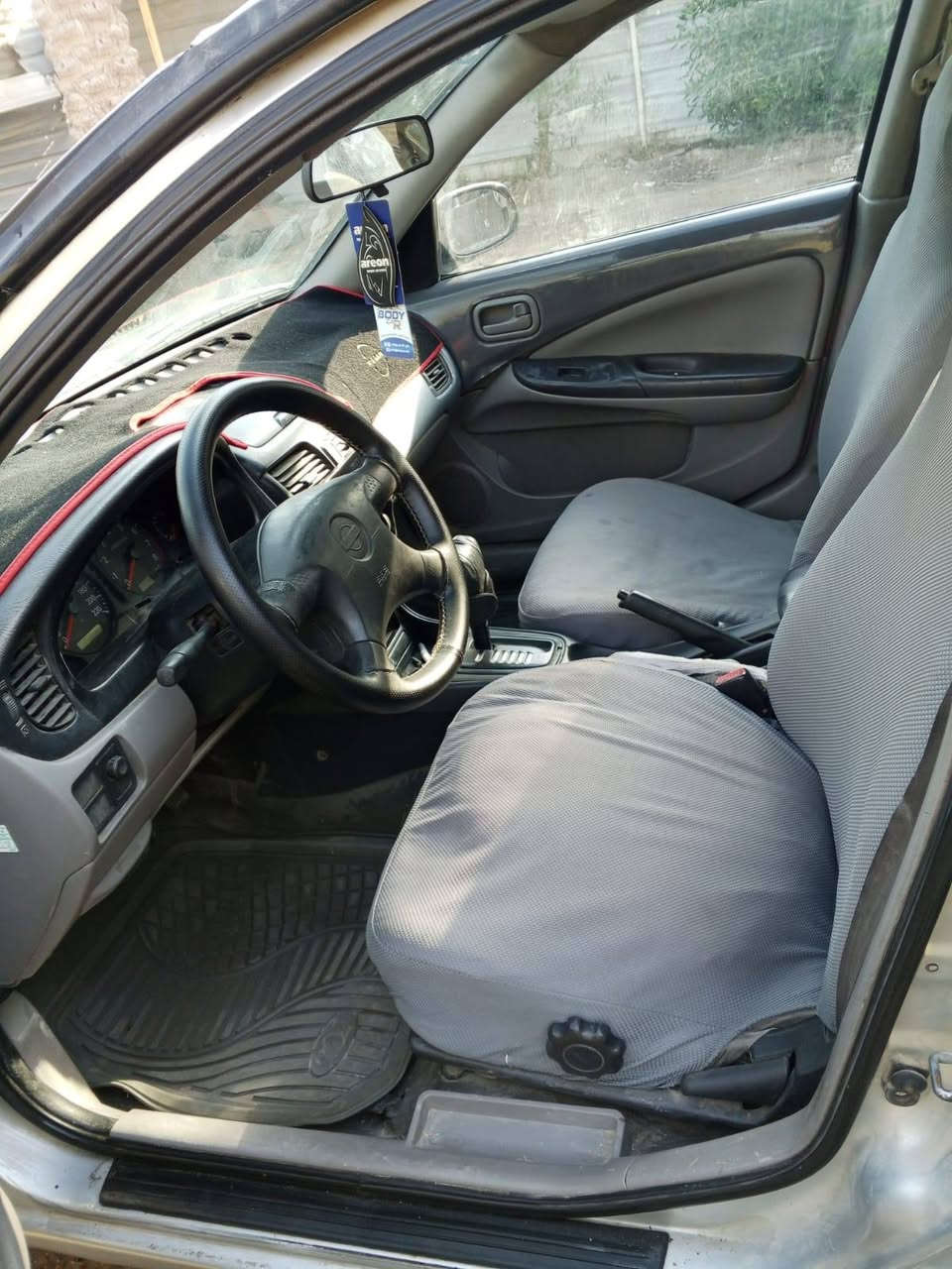 سيارة سني موديل 2003 رقم انكليزي صبغ عام أثر جراد ضربة جاملق جهة سايق امامي مصلح تفاصيل أكثر + كفالة عامة من كير مكينة مكفولة جاهزة مابيها شي تبريد تدفئة كلشي كامل  عنوان بغداد/ التاجي /*********** رقم تواصل واتس اتصال موجود سعر 85 وبي مجال الطيبين
