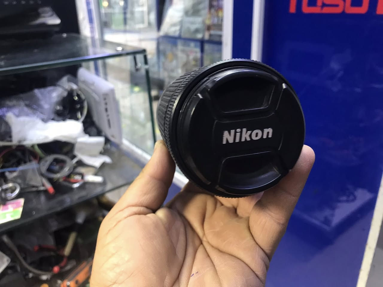 زوم نيكون 70m  300mنظافه 98 بالميه توصيل موجود افحص امام المندوب ***********
