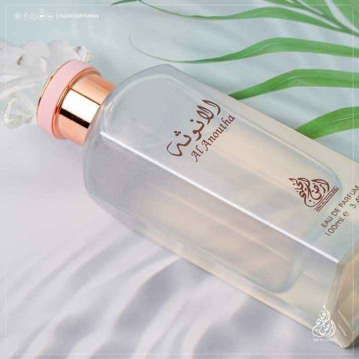 ✨ عطر الأنوثة من شركة أرض الخليج ✨إذا كنتِ تبحثين عن عطر يجسد الأناقة والرقي، فإن عطر الأنوثة هو الخيار المثالي لكِ!✿ رائحة تجعلكِ محط الأنظار طوال اليوم.✿ مزيج فاخر من النفحات الزهرية والشرقية يعبر عن أنوثتك وجاذبيتك. عطر الانوثة الابيض للنساء .. العطر لمحبي الاحساس بالنظافة والهدوء افتتاحية العطر دفقات من الباودر تسير بتدارج متناسق مع الزهور ليصل بك الى خليط زهري فاكهي خشبي مسكي بودري حلو ..✨ومع تداخل الفانيليا والمسك الأبيض يصل هذا الخليط الى اعلى مستويات الأنوثة 

ثباتية كلش عالية 💯
عطر رهييب وكله انوثة 🌺 
العطر مستخرج من زهرة الياسمين المتميزة  بمساحيقها الفاخرة وحبة التونكا ⚡المزيج الدقيق من لمسات البلسم والزيت الباتشولي 🌿 الذي يجلب القوة والاحساس العميق المزيج مميز من الازهار 🌹 والفواكه🍊🍋 تشكل معاً عبيراً يغمرك بهالة من الفرح والأحاسيس العميقة 
#الاصلي 💯 Colombo, Sri Lanka


**إذا كنت صاحب هذا الإعلان وتريد حذفه لأي سبب، رجاءا أرسل رسالة إلى الدعم الفني**