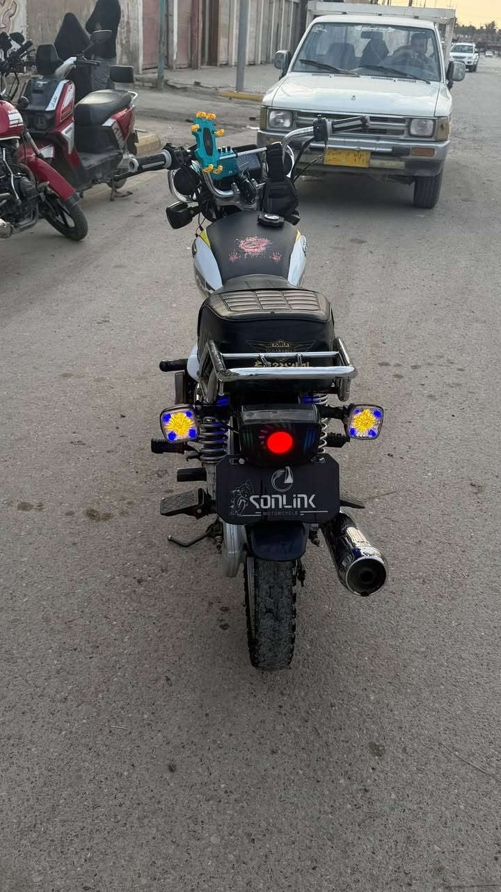 سيفان ٢٢ الدراجه خير من الله شلعه قويه كهربائيات شغاله سماعات شاله  محرك ٢٠٠ الدراجه احله من الصور سعرها ٤٢٥ وبيها مجال مكاني ديالى شهربان ***********
