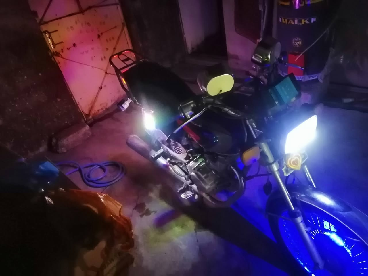 نامي برو 4 كير
موديل 20
محرك مامفتوح 
وياله عدلة تايرات جدد 
دبلات بشرط
كهربائيات كلها شغاله اشارات لايت عالي ناصي بك لايت دشبول
امبيثري شغال 
نشرات 
قفل تانكي 
***********
