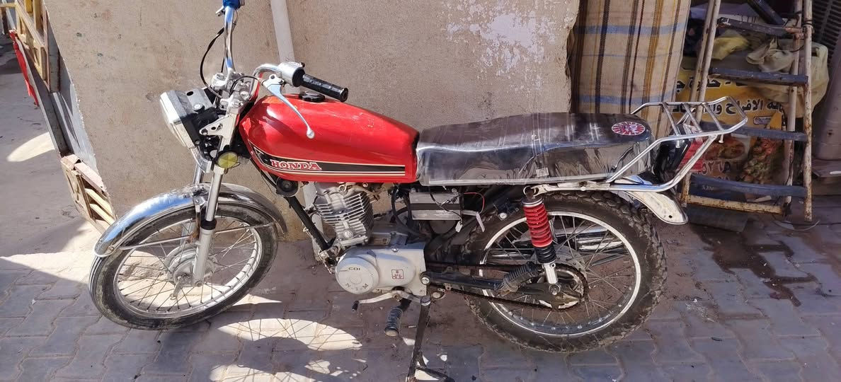 السلام عليكم دراجه اربعه كير للبيع
اصولي موديل ٢١ مكاني كوفه السعر ٧٠٠ وبيها مجال
للاتصال ***********
