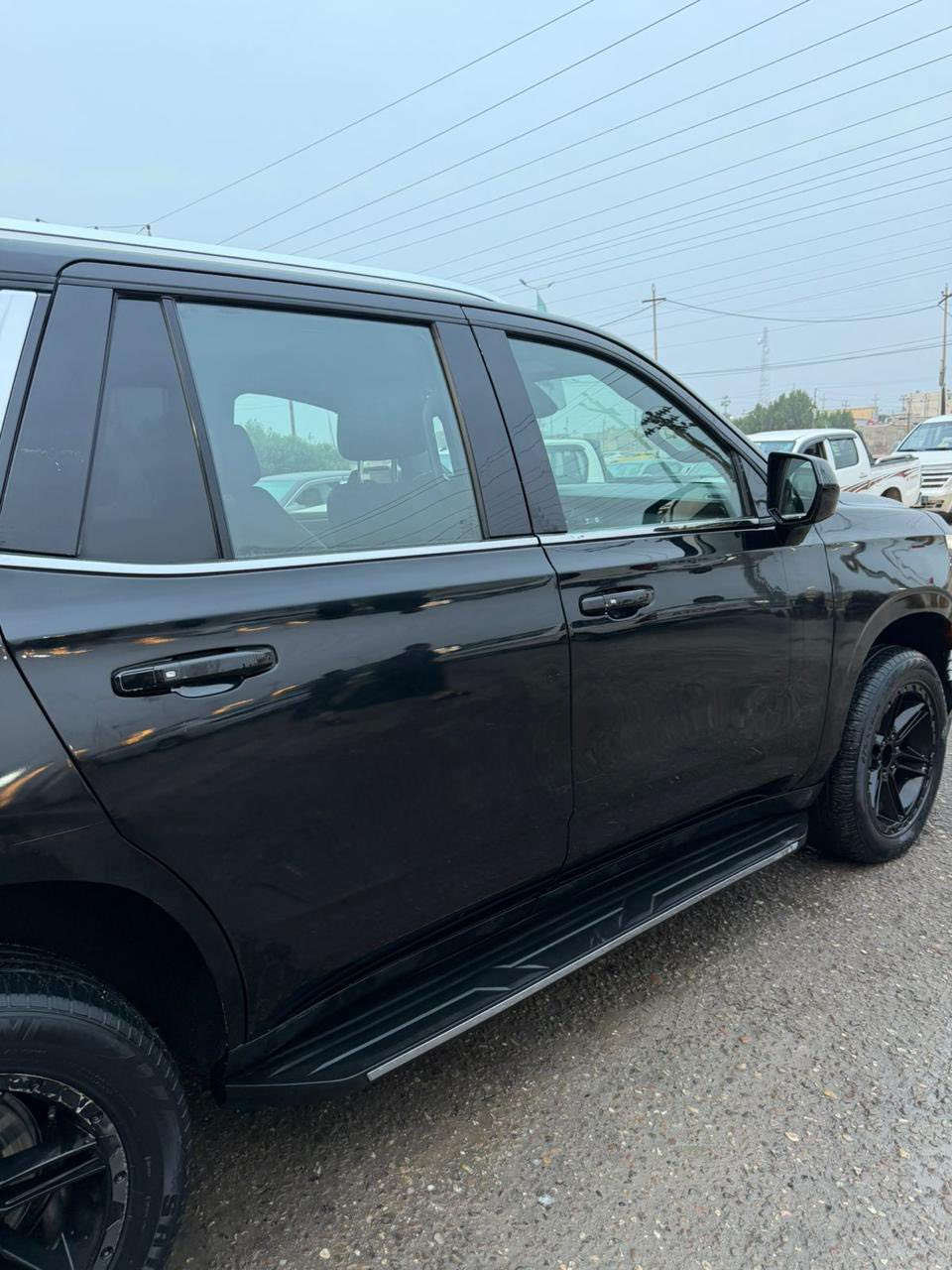 السلام عليكم من رخصة الادمن 
تاهو LT  نص فول وارد امريكي موديل 2023 مرقمه وكامله رقم بغداد  للبيع 
‏ وارد امريكي حادثه مثل مموضح بالصور صفحة اليمين مصلح او مصبوغه صفحة اليمين بارد بالجاملغ الخلفي الايسر   
ماشية 48000
‏ فول مواصفات 
‏8سلندر محرك ( 5300 )
تو ويل
‏كراسي جلد اصلي
‏كراسي اثنين كهرباء
‏كراسي هزاز(عند اقتراب السيارة من اي شي)
‏كراسي(تدفئه)
‏تبريد خلفي شاشة
‏شحن الهاتف لاسلكياً
‏كروس سرعة
‏نظام AUTO START
‏نظام هندبريك دكمة AUTO HOLD
‏نظام مانع انحدار
‏فول تحكم استيرن(جهتين امامي+جهتين خلفي)
‏استيرن كهرباء
‏استيرن تدفئة
‏شاشة عرض الاعطال
‏صندوك كهرباء(شفط)
‏فتح صندوك تلقائيا عن طريق القدم
‏دبل كير(عادي+اوتوماتيك)
‏ناقل حركة 10 نمر
‏دبل حساس(امامي+خلفي)
‏نظام تحكم بمستوى الضوء الداخلي
‏مانع تزحلق
‏مري شفط
‏شاشة امامية كبيرة اصلية
‏شاشات خلفية اصلية
‏تشغيل عن بعد

السعر 385ورقه 
مكان السياره      البصره كرمه علي  للاستفسار 
‏  
‏رقم الهاتف  ***********
صور الحادث مرفقه ويه الصور
السياره جاهزه من كلشي اي نقص مابيهه ع وضع الشركه
