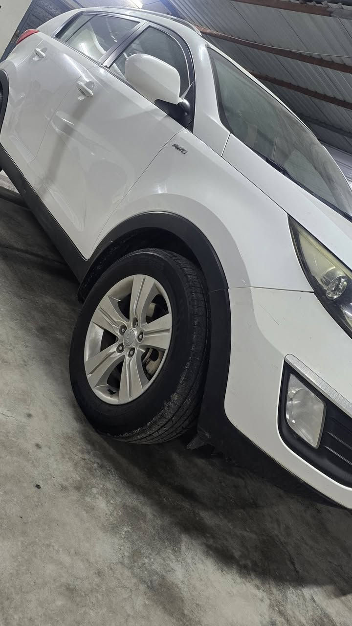 كيا اسبورتج 2014 خليجي رقم مثنى بأسمي مكفوله كفاله عامه ماعدا بارد بالباب بدون صبغ موضح بالصور
محرك 2400 بلاد لامبدل ولا مفتوح 
كير كفاله وتبريد ثلج  شاشه تحكمات ستيرن مري شفط 
السعر ١٥٠ وبيه مجال  العنوان الديوانيه قضاء عفك 
رقمي ***********
