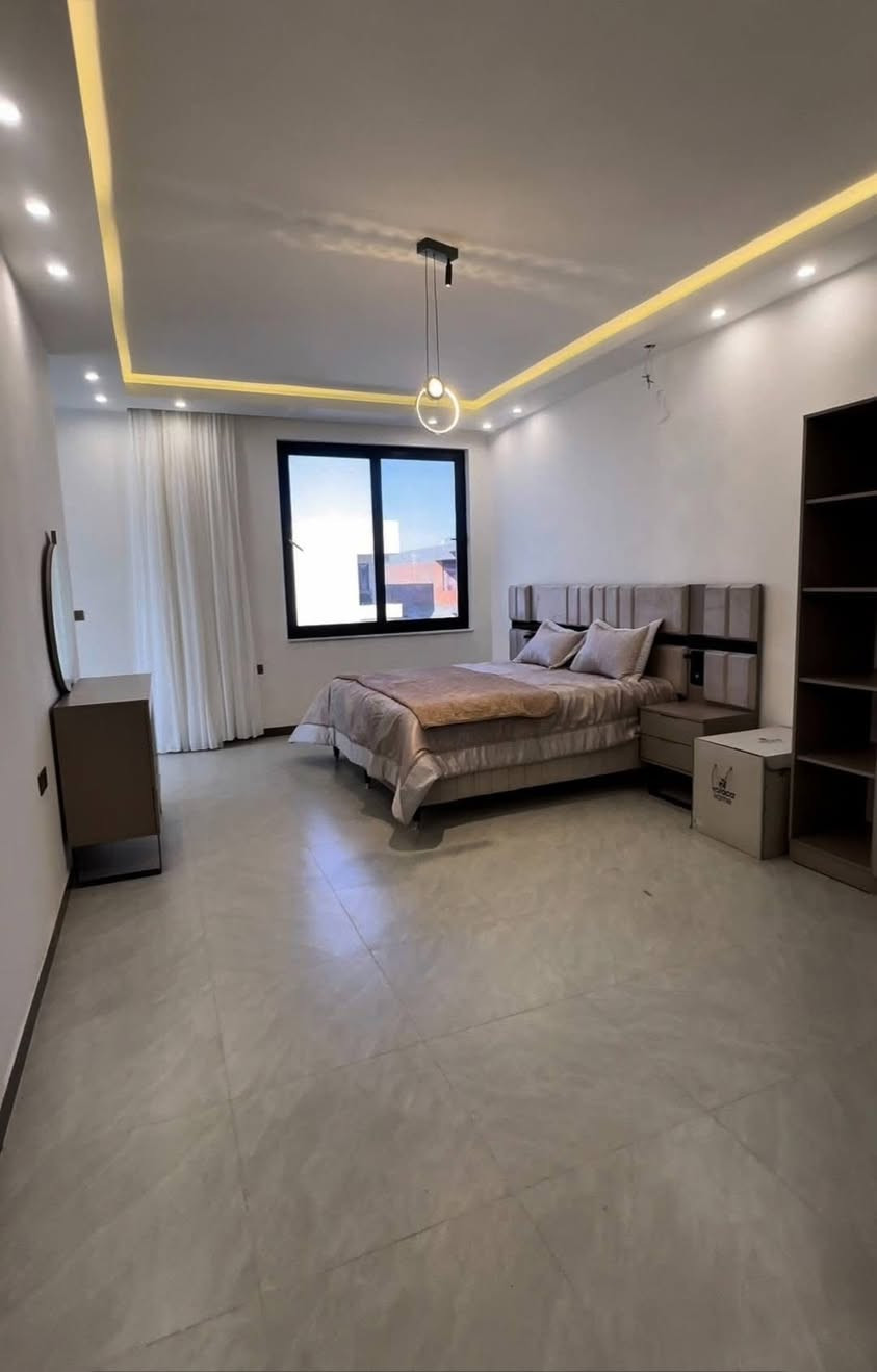 107 مليون مقدمة لبيت مساحة 250 متر
علق بـ ( تم ) توصلك كامل التفاصيل مباشراً 
في المربع الذهبي ⭐️
وحدات سكنية أخيرة ممكن تكون من نصيبك
3 غرف نوم أو اربعة (3 ماستر) 
واجهة 10 ونزال 25 
جودة بناء تشرف عليها بنفسك (متابعة العمل اونلاين او بحضورك داخل الموقع) 
وتسليم يبدأ من 6 اشهر
📍بغداد - طريق ابو غريب القديم - مجاور جامعة الكرخ للعلوم 
للحجز ***********
