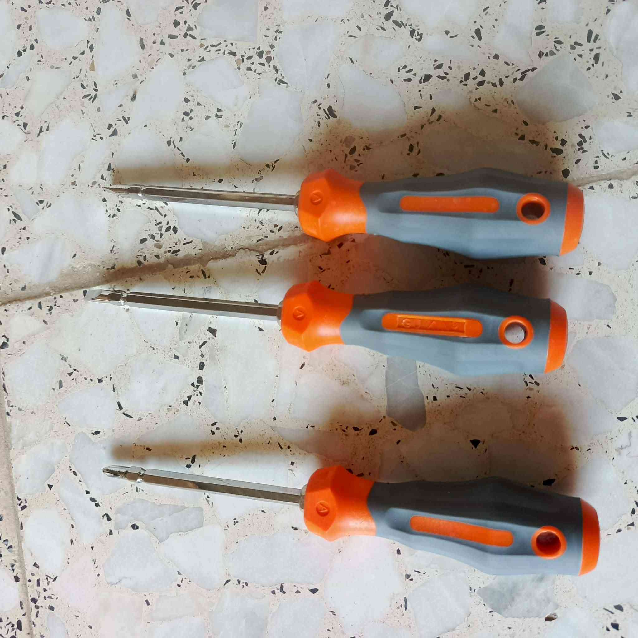 غراظ بالة للبيع.. جداحة كلش حلوة.. كندك شركة اصلي.. درنفيسات قلاب.. قفل .. موس كتر.. طباخ غاز.. والتواصل خاص..موجود كميات . ***********
