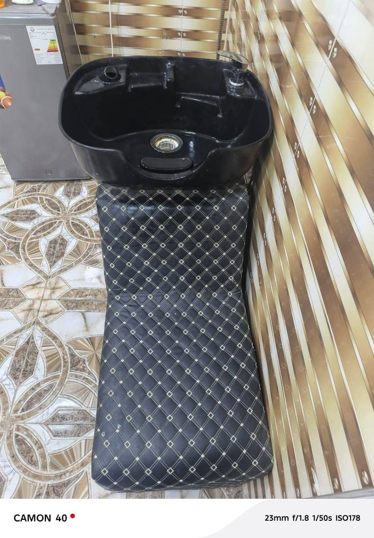 اللهم صلِّ على محمد وآل محمد اغراض صالون كامله البيع  معه كامرات ثنين وبلازمه السعر  مليون ونص وبيهن مجال  تواصل واتساب  *********** الغراض كلهن سوه ماتبيع مفرد  وعندي اغراض حلاقه رجالي العنوان البصره ابو الخصيب
