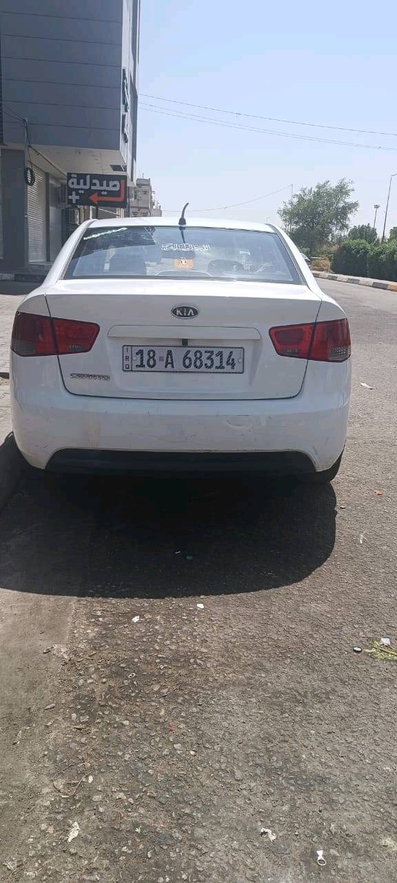 سياره سيراتوا موديل ٢٠١٢ رقم بابل ٣قطع اللون ابيض