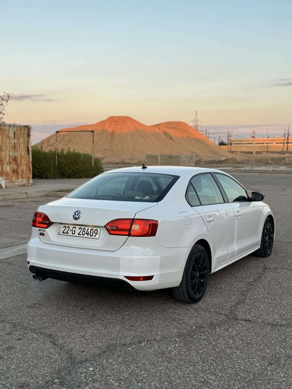 السلام عليكم 
للبيع فقط 

جيتا خليجي 
حجم محرك 2000 طبيعي 
موديل 2012 
لون ابيض  
تبريد قطعتين
شاشة ايباد
كامرة خلفي
ويل كروم 
داخل لونين
بدون ضرر 
بدون صبغ 
يوجد بارد شبر
جاهز من كل نواحي 
بدون ضرر داخلي 
رقم اربيل الجديد
مكان سيارة صلاح الدين / مجمع الدور 
هزة ماساقطة وسنوية ماساقطة والسيارة بأسمي شرط التحويل 
سعر 113$ بي مجال 

للأستفسار ***********
