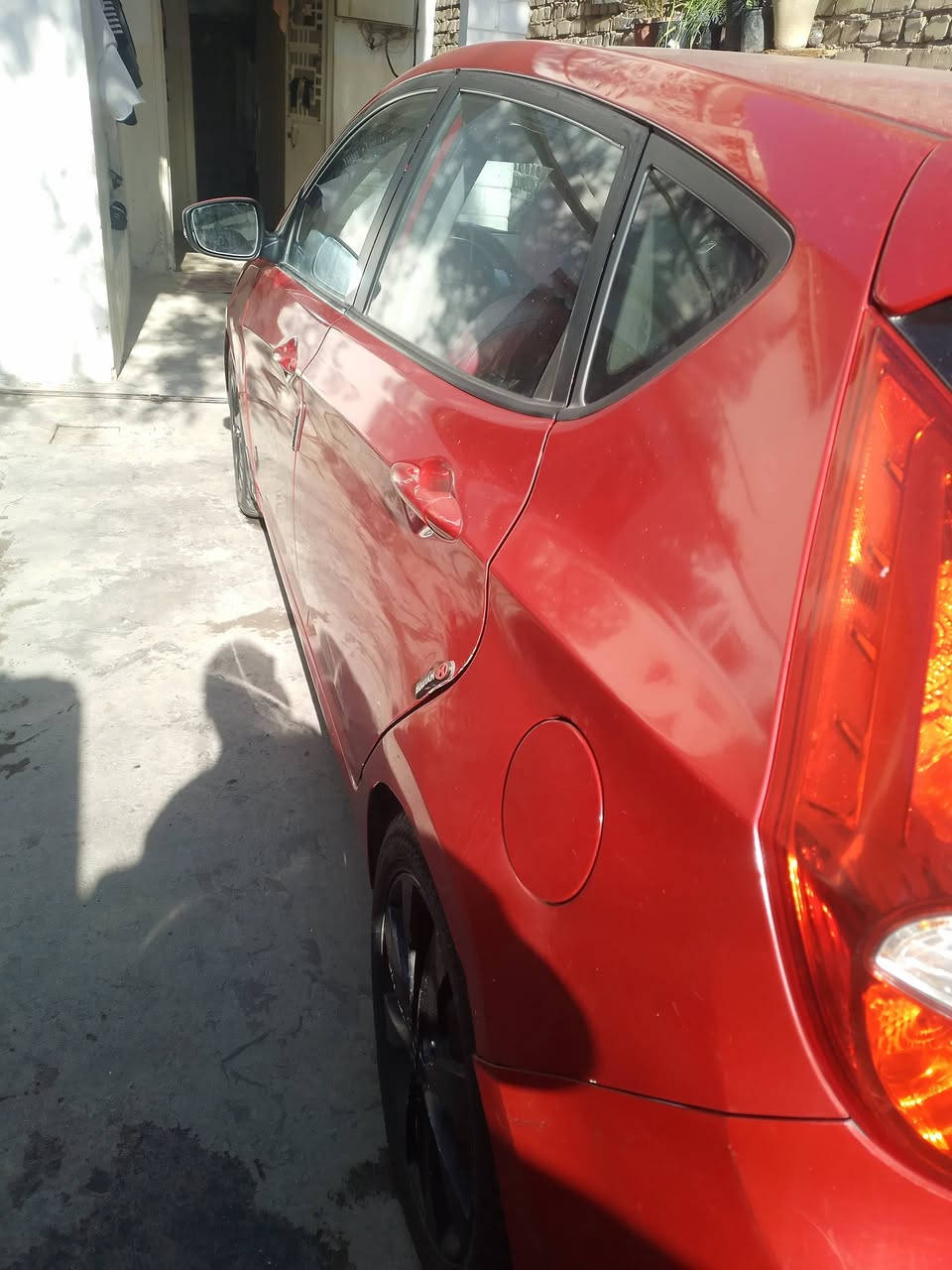 سلام عليكم اكسنت موديل ١٣سياره لبل واحد صبغ قليل بيها كير مكيانيه جديد تخم تاير سياره جاهز خير من الله مكاني بغداد لكرخ لسعر ٨٥ بيها مجال بصيط لتصال ***********
