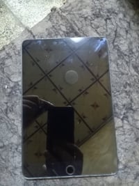 ايباد للبيع مني 5 نضافه85 بطاريه حوالي 95 جهاز ما داخل اي تصليح سعر 23...
