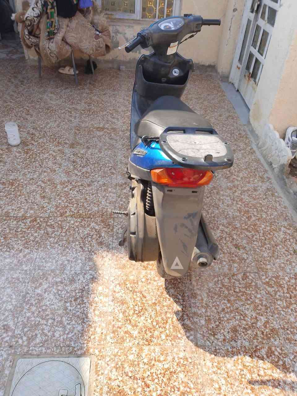 السلام عليكم دراجه ادرس ياباني نوزل قديم بيه خيط دخان كهربائيات كوله شغاله دراجه  ساعه ومعدل السعر ٤٠٠وبيه مجال***********😍 المكان كوت
