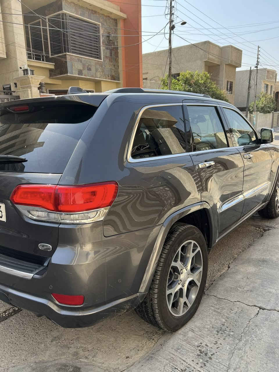 سلام عليكم للبيع او مراوس جيب اوفرلاند موديل 2019 محرك هيمي 5.7 فول مواصفات وارد امريكي حادثها موضح بلصور بدون ايرباك بدون دواخل (***********) رقمها اربيل مكان السياره بغداد
