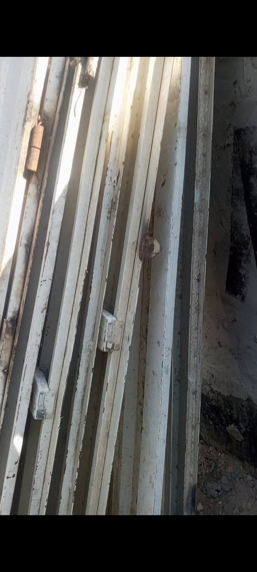 @الجميع السلام عليكم باب محل 8قطع نظيف شوفت عينك سعره 100وبي مجال مكاني طريق اجماليه مجمع الرحمن السياحي   رقم. ***********

